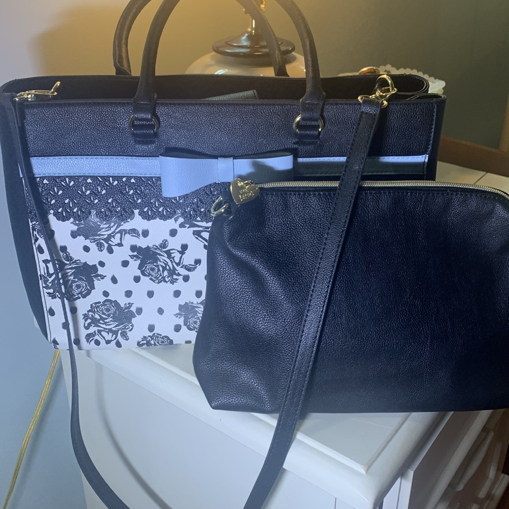 Betsey Johnson black & white with rose print and light blue bow trim - Picture 8 of 10